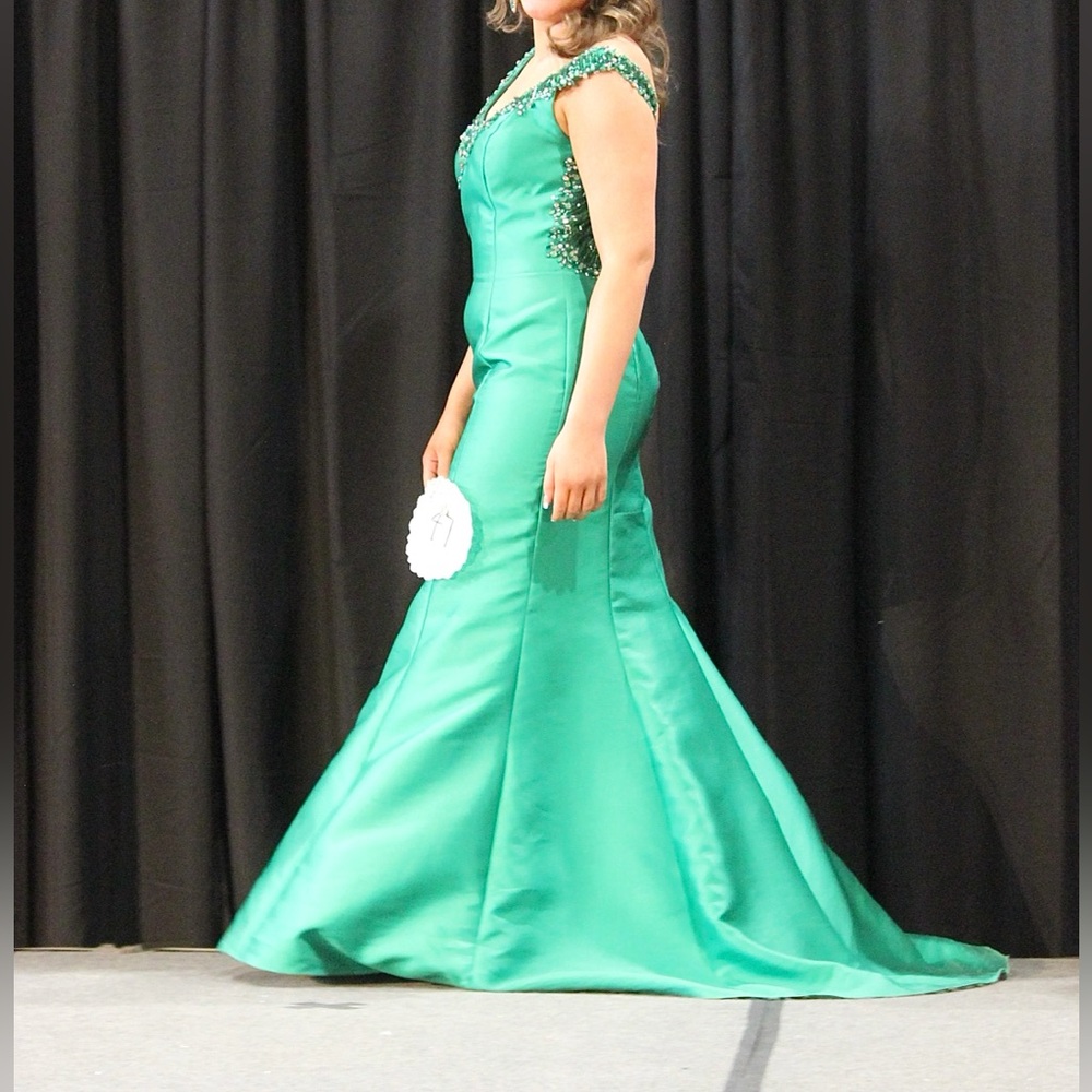 Tony Bowls Vibrant Green Prom Dress